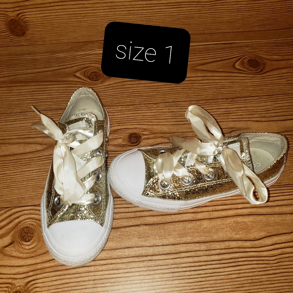 Gold Glitter Chuck Taylor size 1